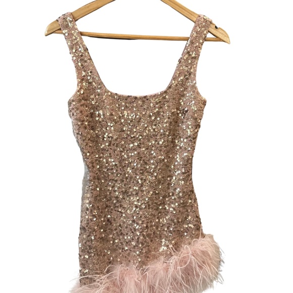 Champagne sequin dress with pink feathers - Picture 4 of 4